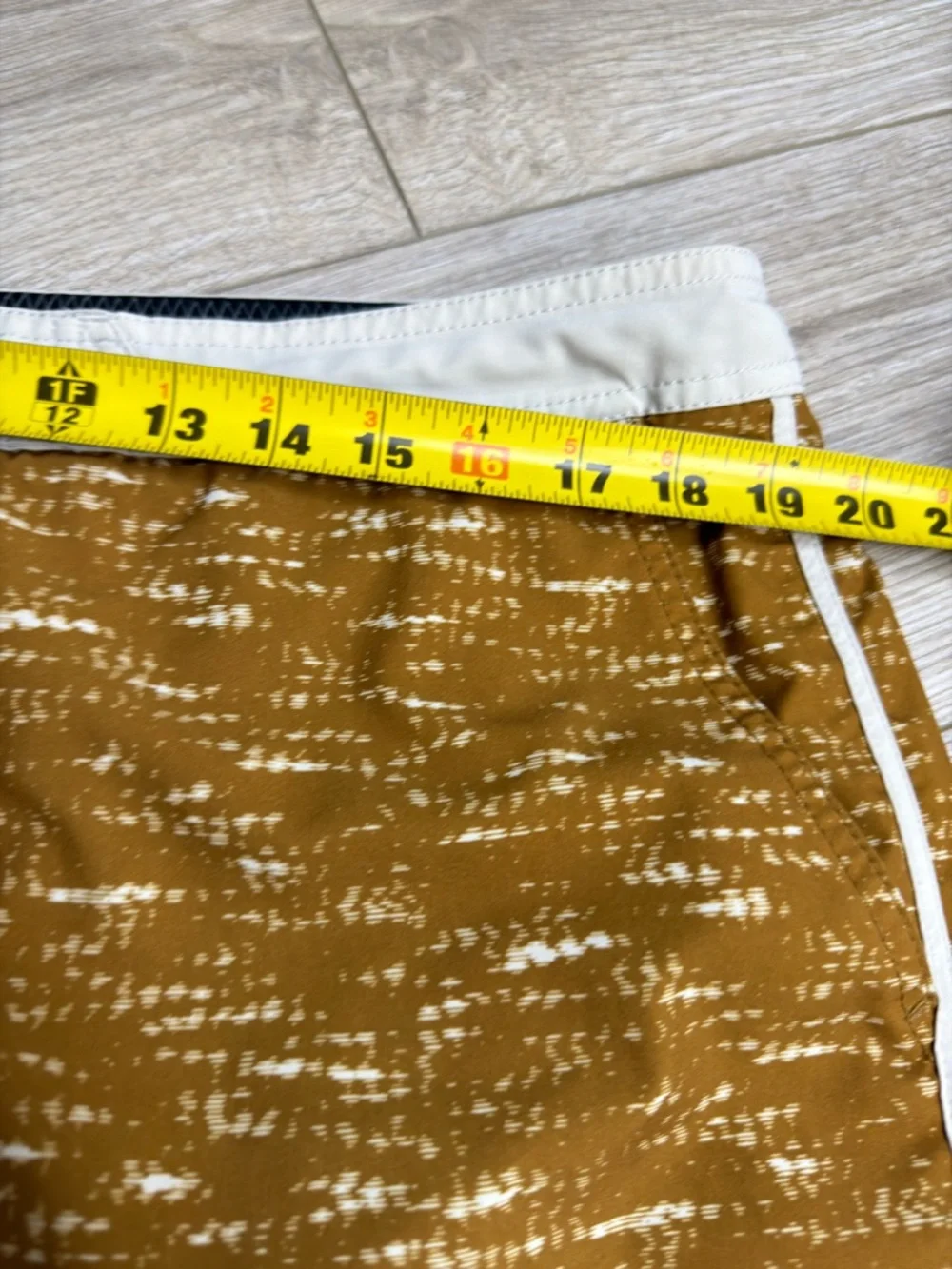 Vuori Board Shorts Size 36 V314
